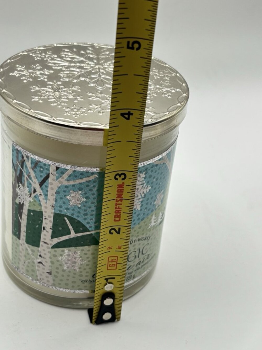 Bath & Body Works Magic In The Air Single Wick Candle Christmas Iris Snow 8oz - Picture 6 of 6